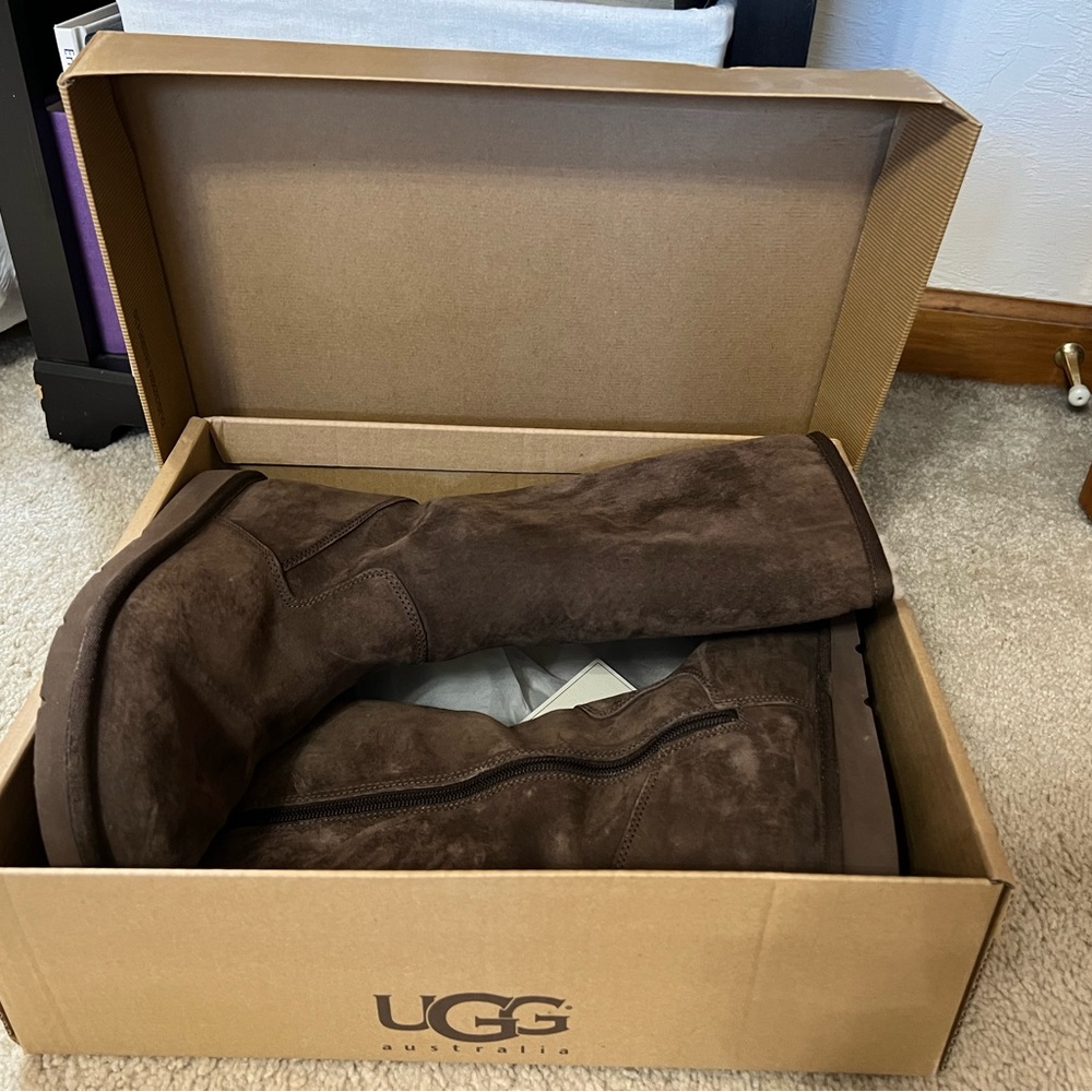 Women’s UGG zip up winter boots, lined with fleece